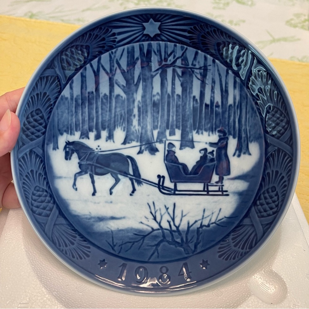 vintage Royal Copenhagen 1984s Christmas Plate NWT